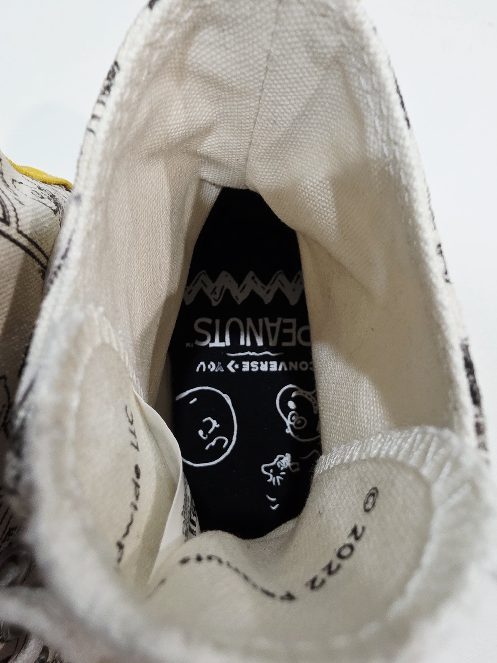 626. Converse x Peanuts Chuck Taylor All Star Comic Strip Hi - Women's 5 - Picture 4 of 8